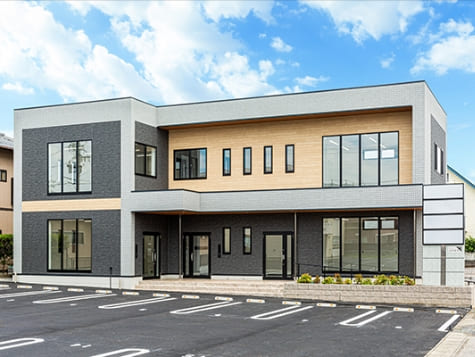 重量鉄骨ブレース構造　2階建4テナント / 事務所・店舗