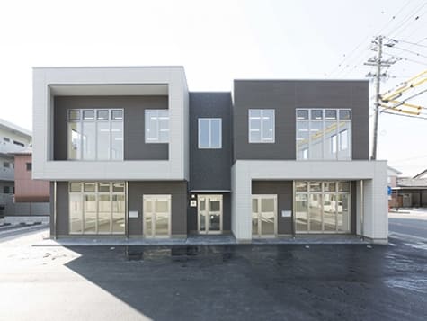 重量鉄骨ブレース構造　2階建4テナント / 事務所・店舗