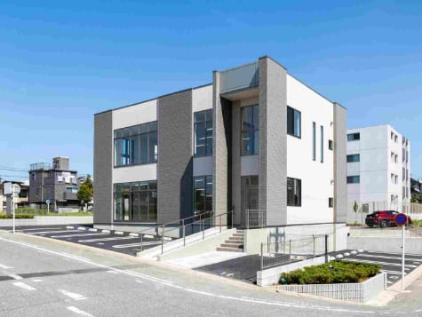 重量鉄骨ブレース構造　2階建1テナント / 事務所