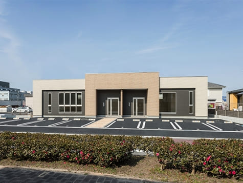 木造軸組工法　平屋建2テナント / 事務所・店舗