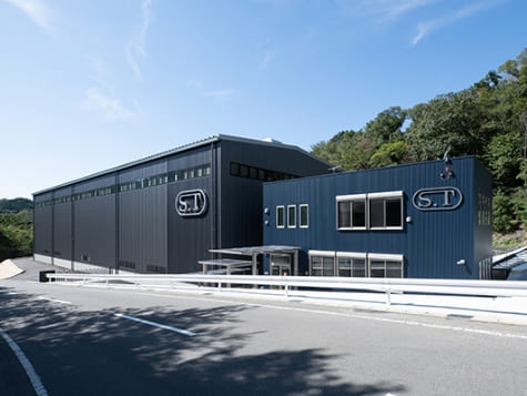 ① 工場棟外観・事務所棟外観