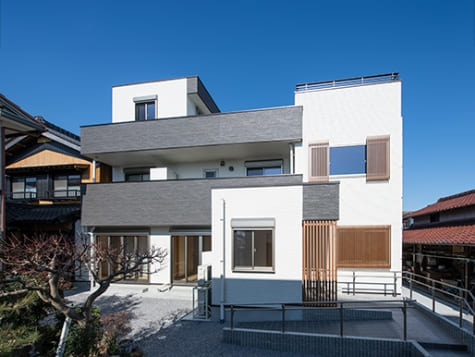 重量鉄骨ラーメン構造3階建 住宅